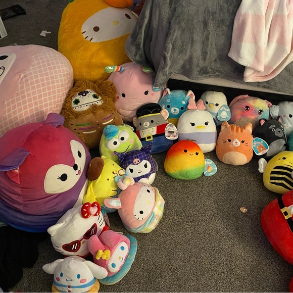 SQUISHMALLOW COLLECTION SALE - Picture 1 of 5